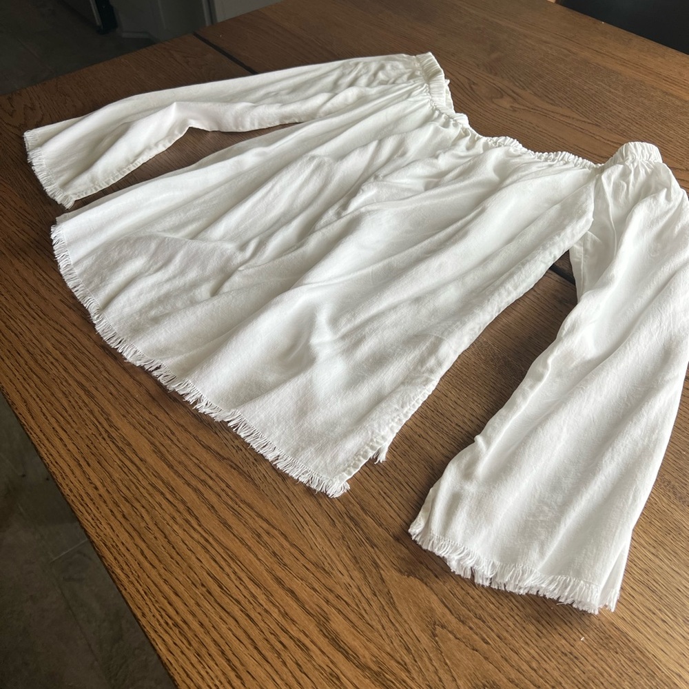 Cloth & Stone Chic White Frayed off the shoulder top